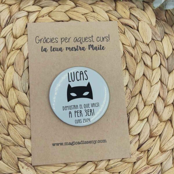 Chapas personalizadas para alumnos