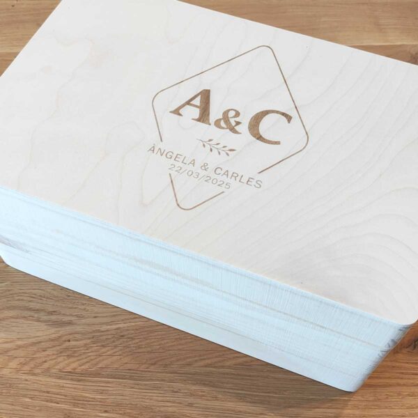 Caja de boda iniciales