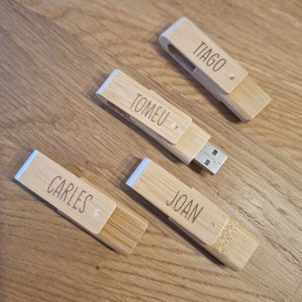Memoria USB de bambú personalizada 16GB con el nombre - Imagen 2